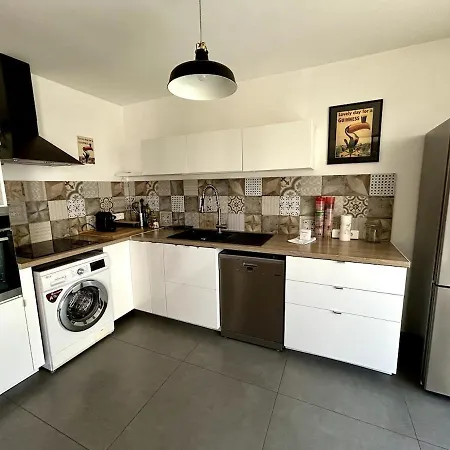 Tony Garnier 2 Bedrooms - Balcony - Parking *