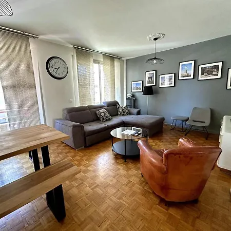 Tony Garnier 2 Bedrooms - Balcony - Parking *
